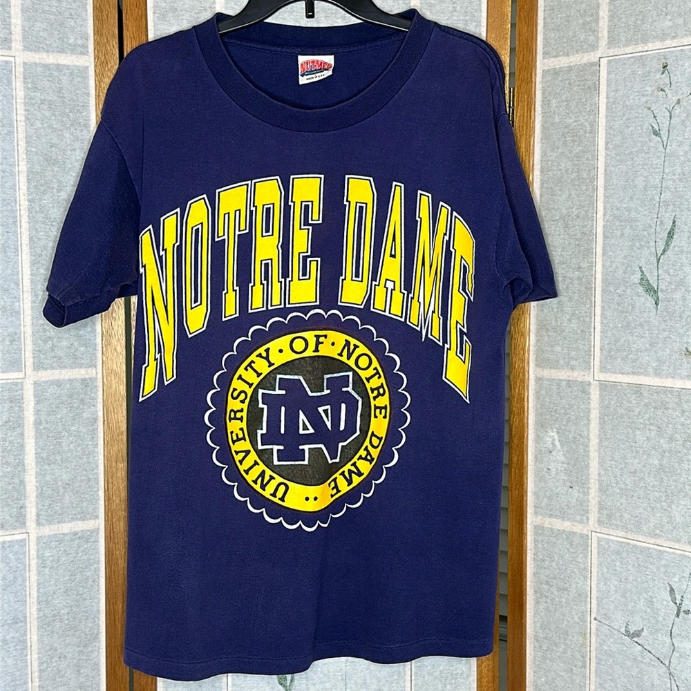 Nutmeg Notre Dame Vintage Men T Shirt Men Size L Made in USA Single Stitch